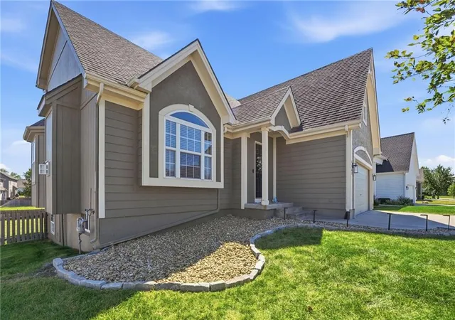 Photo 3 of Single family home for sale at 4405 Sw Flintrock Dr, Lees Summit, MO 64082 | MLS# 2639898 | Listing updated on 2026-10-04
