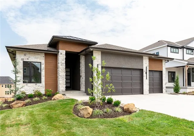 Photo 3 of Single family home for sale at 18609 Mohawk Ln, Stilwell, KS 66085 | MLS# 2639899 | Listing updated on 2026-09-12