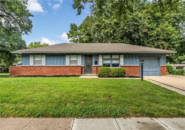 Photo 1 of Single family home for sale at 717 S Sunset Dr, Olathe, KS 66061 | MLS# 2639904 | Listing updated on 2026-09-30