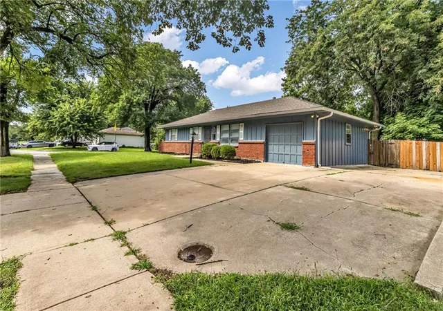Photo 2 of Single family home for sale at 717 S Sunset Dr, Olathe, KS 66061 | MLS# 2639904 | Listing updated on 2026-09-30