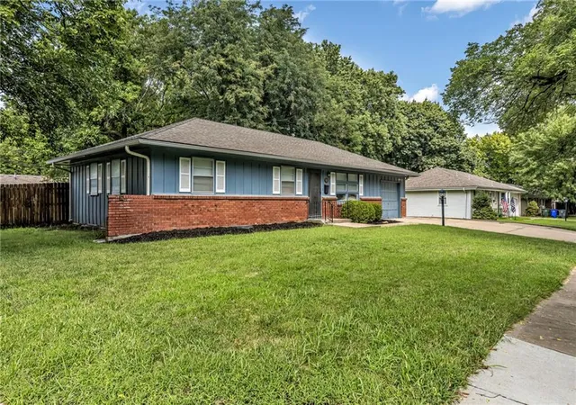 Photo 3 of Single family home for sale at 717 S Sunset Dr, Olathe, KS 66061 | MLS# 2639904 | Listing updated on 2026-09-30
