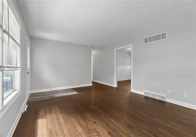 Photo 4 of Single family home for sale at 717 S Sunset Dr, Olathe, KS 66061 | MLS# 2639904 | Listing updated on 2026-09-30