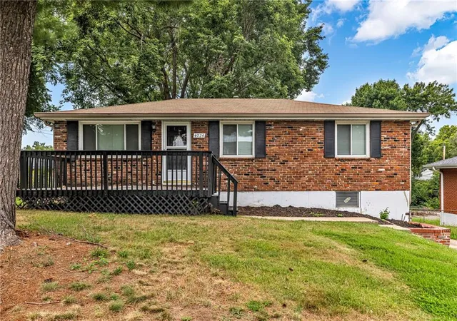 Photo 1 of Sale Pending at 4024 N Spruce Ave, Kansas City, MO 64117 | MLS# 2639909 | Listing updated on 2026-09-05