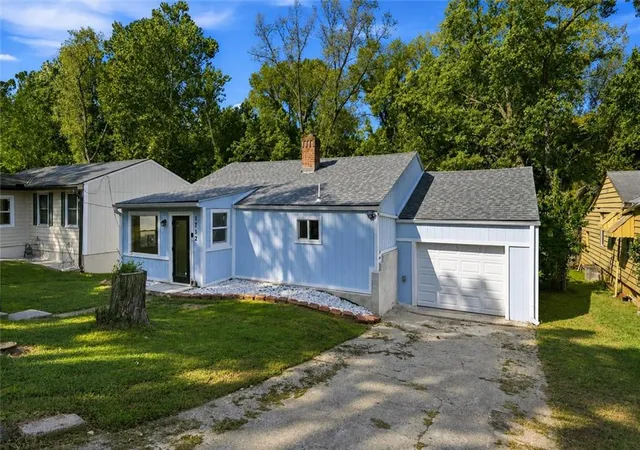 Photo 2 of Sale Pending at 1712 S Brookside Ave, Independence, MO 64052 | MLS# 2639914 | Listing updated on 2026-09-07