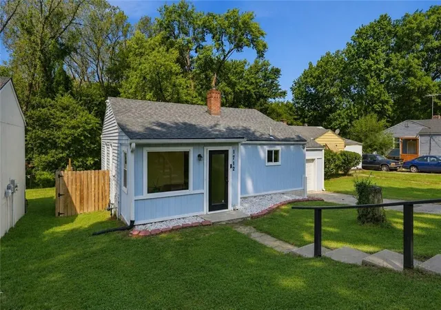 Photo 3 of Sale Pending at 1712 S Brookside Ave, Independence, MO 64052 | MLS# 2639914 | Listing updated on 2026-09-07