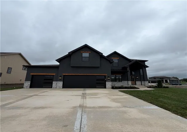 Photo 1 of Sale Pending at 2365 Foxtail Dr, Kearney, MO 64060 | MLS# 2639916 | Listing updated on 2026-10-16