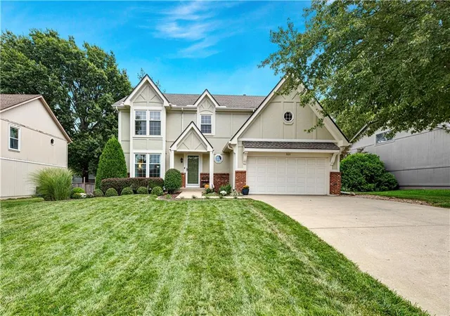 Single family home for sale at 5113 Woodsonia Dr, Shawnee, KS 66226 | MLS# 2639917