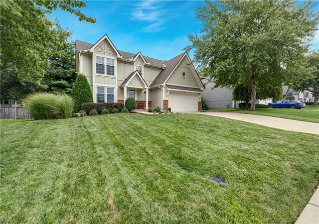 Photo 1 of Single family home for sale at 5113 Woodsonia Dr, Shawnee, KS 66226 | MLS# 2639917 | Listing updated on 2026-10-02