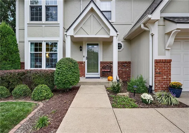 Photo 2 of Single family home for sale at 5113 Woodsonia Dr, Shawnee, KS 66226 | MLS# 2639917 | Listing updated on 2026-10-02