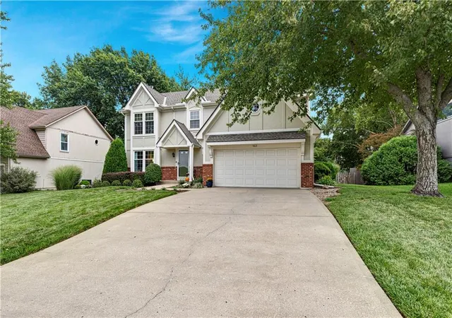 Photo 3 of Single family home for sale at 5113 Woodsonia Dr, Shawnee, KS 66226 | MLS# 2639917 | Listing updated on 2026-10-02