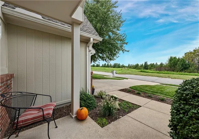 Photo 4 of Single family home for sale at 5113 Woodsonia Dr, Shawnee, KS 66226 | MLS# 2639917 | Listing updated on 2026-10-02