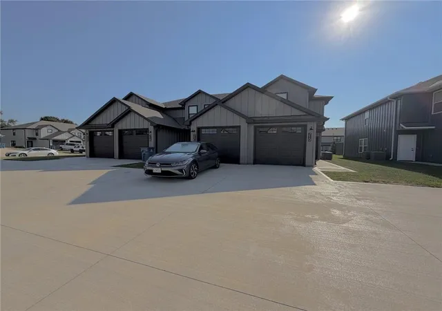 Photo 3 of Sale Pending at 71 SE C 351 Rd, Warrensburg, MO 64093 | MLS# 2639920 | Listing updated on 2026-09-03