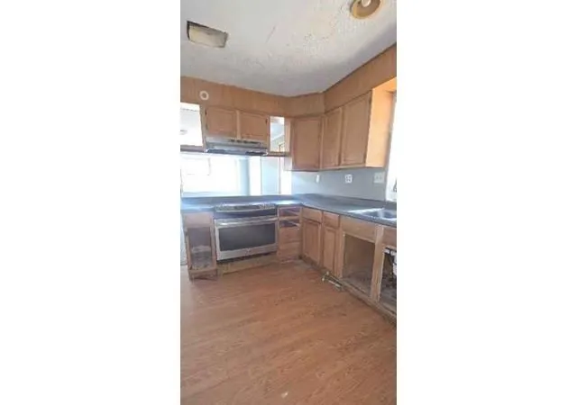 Photo 4 of Sale Pending at 3035 Donnelly Ave, Kansas City, MO 64129 | MLS# 2639923 | Listing updated on 2026-10-22