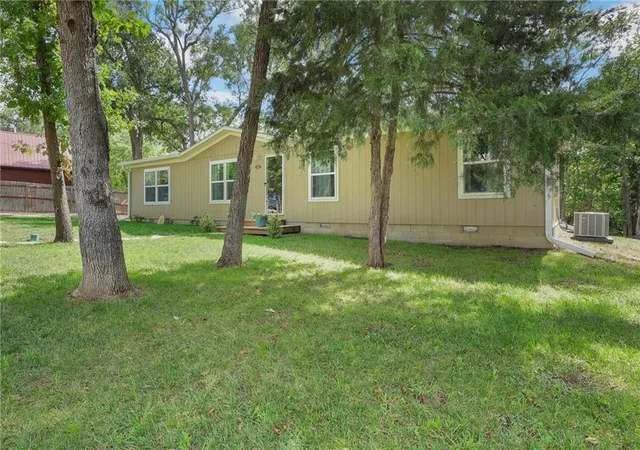 Photo 1 of Single family home for sale at 18 S Lakeside Cir, La Cygne, KS 66040 | MLS# 2639934 | Listing updated on 2026-09-24