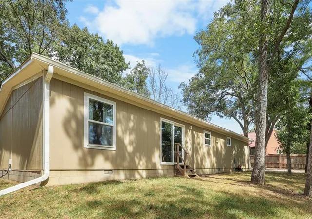 Photo 26 of Single family home for sale at 18 S Lakeside Cir, La Cygne, KS 66040 | MLS# 2639934 | Listing updated on 2026-10-13