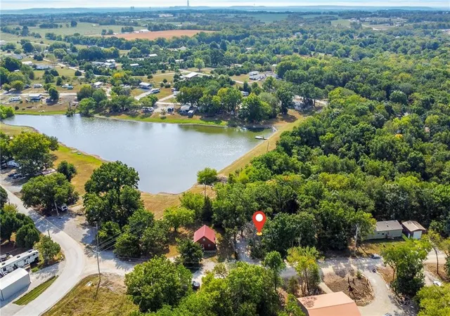 Photo 3 of Single family home for sale at 18 S Lakeside Cir, La Cygne, KS 66040 | MLS# 2639934 | Listing updated on 2026-09-24