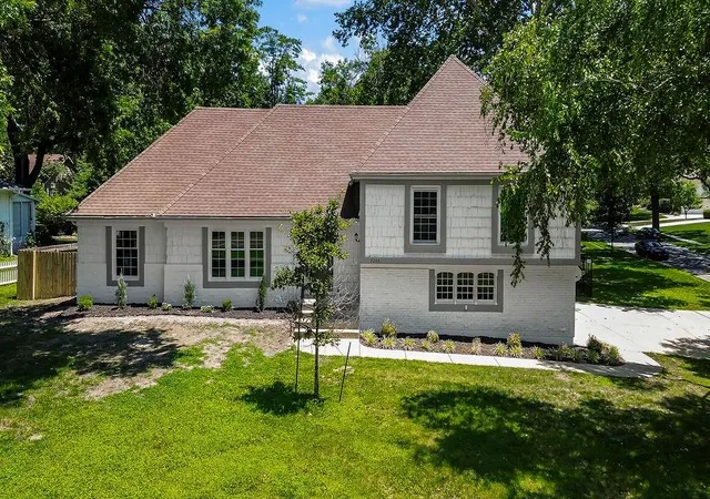 Photo 1 of Single family home for sale at 9209 Roe Ave, Prairie Village, KS 66207 | MLS# 2639935 | Listing updated on 2026-10-07