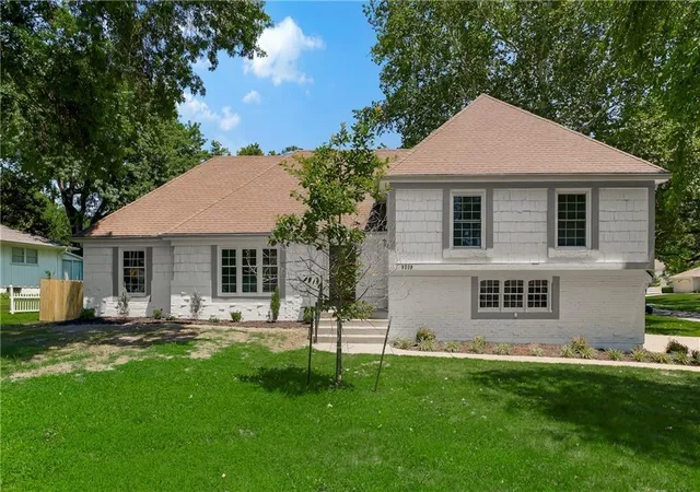 Photo 2 of Single family home for sale at 9209 Roe Ave, Prairie Village, KS 66207 | MLS# 2639935 | Listing updated on 2026-10-07