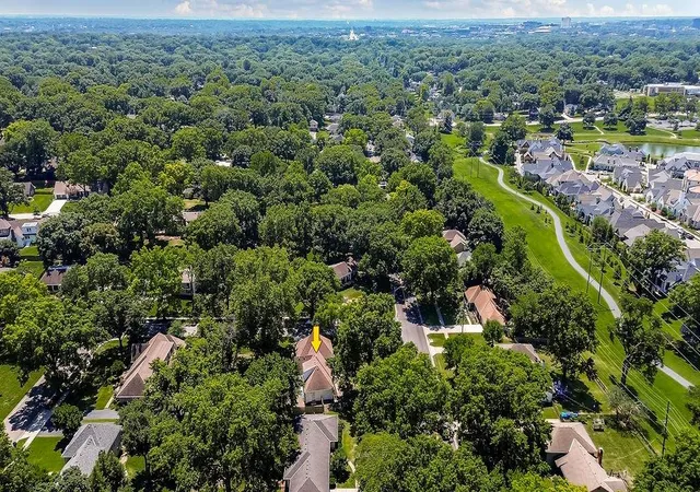 Photo 3 of Single family home for sale at 9209 Roe Ave, Prairie Village, KS 66207 | MLS# 2639935 | Listing updated on 2026-10-07