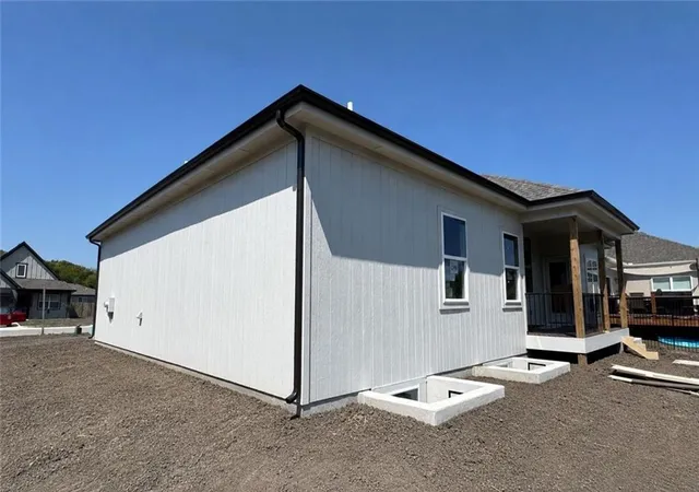 Photo 3 of Single family home for sale at 409 Ash St, Wellsville, KS 66092 | MLS# 2639940 | Listing updated on 2026-10-02