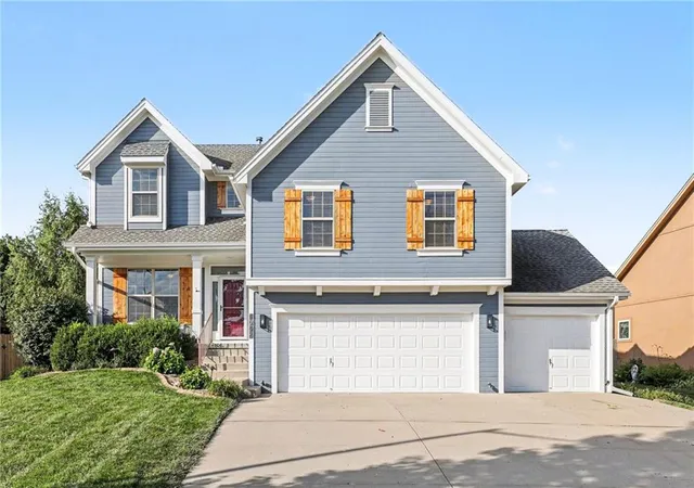 Photo 1 of Sale Pending at 1705 Nw 93rd Street, Kansas City, MO 64155 | MLS# 2639944 | Listing updated on 2026-10-04