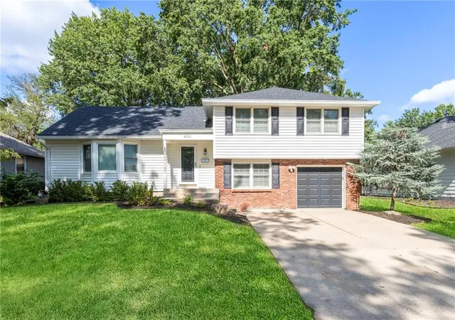 Photo 1 of Sale Pending at 8921 Conser Dr, Overland Park, KS 66212 | MLS# 2639949 | Listing updated on 2026-10-05