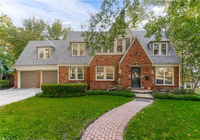 Photo 1 of Single family home for sale at 6821 Brookside Rd, Kansas City, MO 64113 | MLS# 2639954 | Listing updated on 2026-09-19
