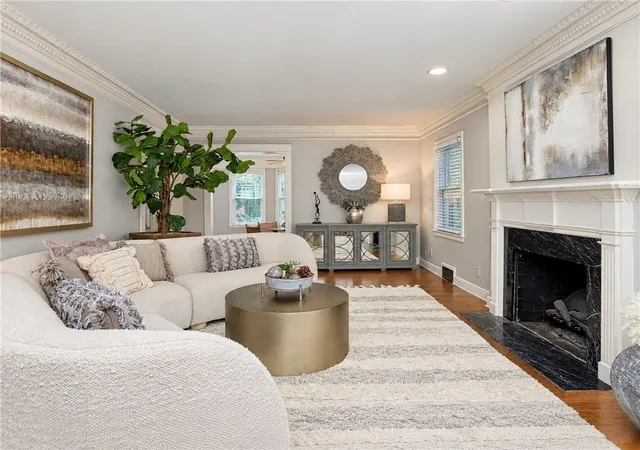 Photo 3 of Single family home for sale at 6821 Brookside Rd, Kansas City, MO 64113 | MLS# 2639954 | Listing updated on 2026-09-19