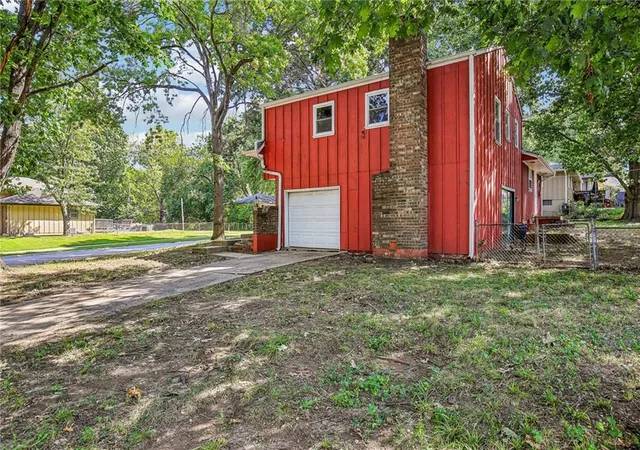 Photo 2 of Sale Pending at 8201 E 104th Street, Kansas City, MO 64134 | MLS# 2639973 | Listing updated on 2026-09-30