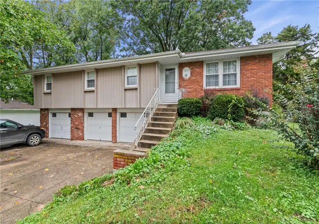 Photo 2 of Single family home for sale at 812 Ne 113th Street, Kansas City, MO 64155 | MLS# 2639984 | Listing updated on 2026-10-20
