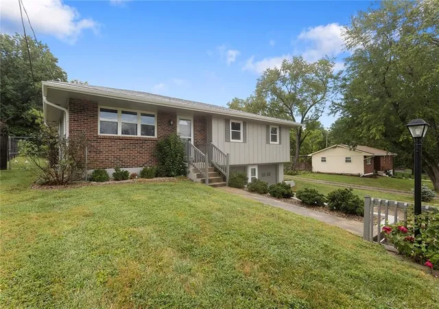 Photo 1 of Sale Pending at 7510 Oak St, Pleasant Valley, MO 64068 | MLS# 2639993 | Listing updated on 2026-09-23
