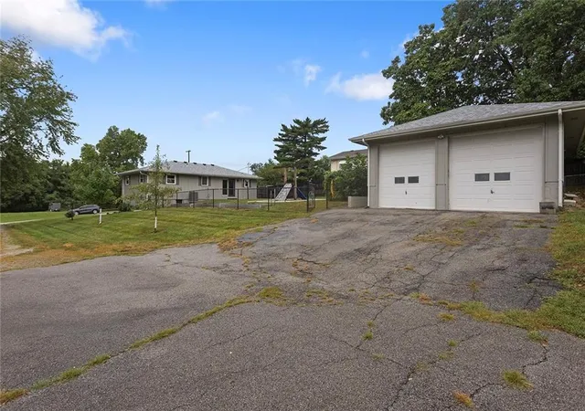 Photo 2 of Sale Pending at 7510 Oak St, Pleasant Valley, MO 64068 | MLS# 2639993 | Listing updated on 2026-09-23