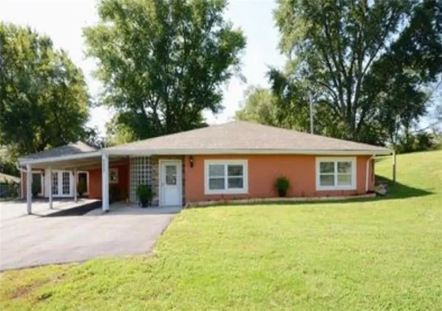 Single family home for sale at 6207 Leavenworth Rd, Kansas City, KS 66104 | MLS# 2639997