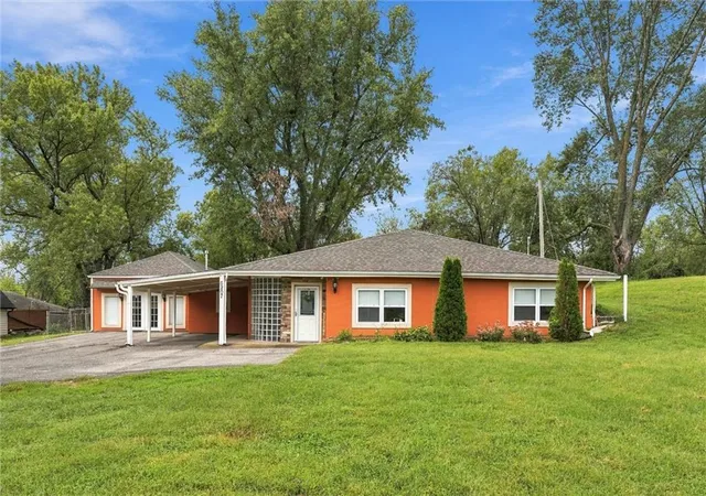 Photo 1 of Single family home for sale at 6207 Leavenworth Rd, Kansas City, KS 66104 | MLS# 2639997 | Listing updated on 2026-09-24