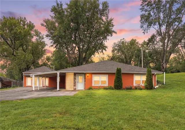 Photo 2 of Single family home for sale at 6207 Leavenworth Rd, Kansas City, KS 66104 | MLS# 2639997 | Listing updated on 2026-09-24