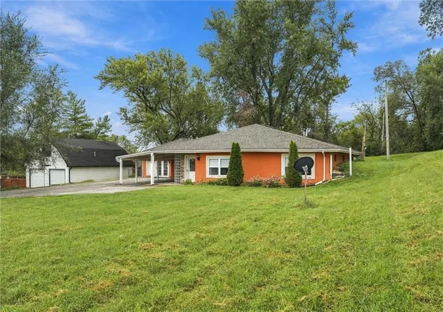 Photo 4 of Single family home for sale at 6207 Leavenworth Rd, Kansas City, KS 66104 | MLS# 2639997 | Listing updated on 2026-09-24