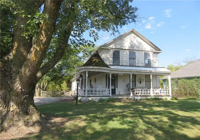 Single family home for sale at 410 Linn St, Valley Falls, KS 66088 | MLS# 2640005