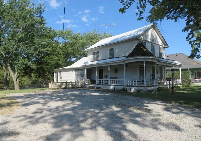 Photo 3 of Single family home for sale at 410 Linn St, Valley Falls, KS 66088 | MLS# 2640005 | Listing updated on 2026-09-03