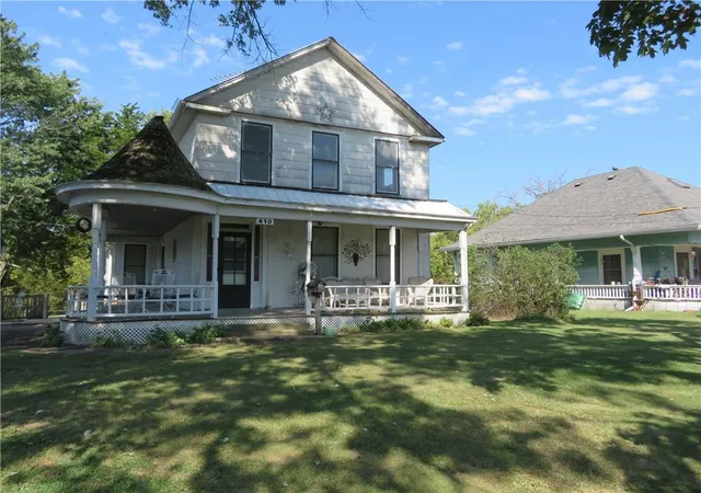 Photo 3 of Single family home for sale at 410 Linn St, Valley Falls, KS 66088 | MLS# 2640005 | Listing updated on 2026-09-03