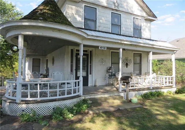 Photo 4 of Single family home for sale at 410 Linn St, Valley Falls, KS 66088 | MLS# 2640005 | Listing updated on 2026-09-03