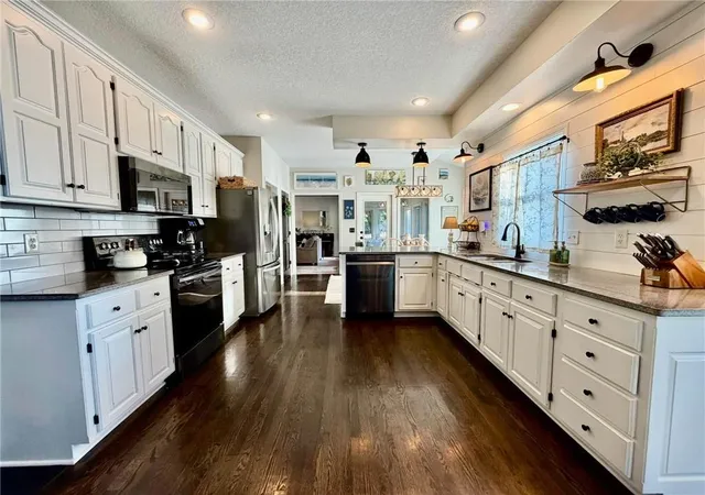 Photo 3 of Single family home for sale at 1403 NE 94th Court, Kansas City, MO 64155 | MLS# 2640011 | Listing updated on 2026-09-15