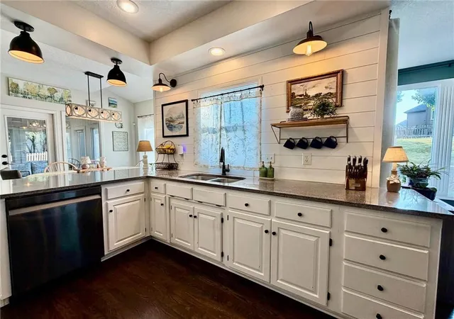Photo 4 of Single family home for sale at 1403 NE 94th Court, Kansas City, MO 64155 | MLS# 2640011 | Listing updated on 2026-09-15