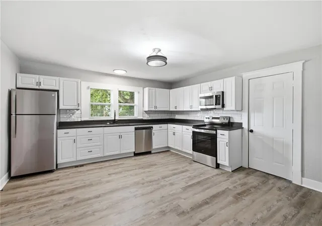 Photo 3 of House for sale at 106 E Buchanan St, Richmond, MO 64085 | MLS# 2640017 | Listing updated on 2026-09-02