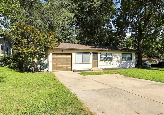 Photo 2 of Sale Pending at 2731 S 53rd Street, Kansas City, KS 66106 | MLS# 2640018 | Listing updated on 2026-09-07