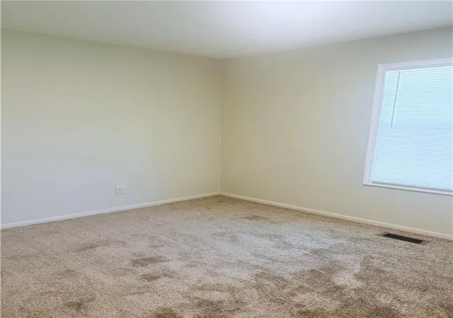 Photo 4 of Sale Pending at 3303 Sioux Ln, Saint Joseph, MO 64503 | MLS# 2640019 | Listing updated on 2026-09-29