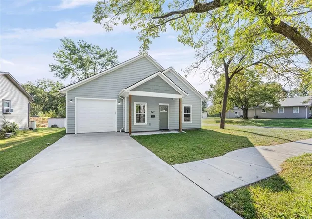 Photo 1 of Single family home for sale at 747 S Sycamore St, Ottawa, KS 66067 | MLS# 2640027 | Listing updated on 2026-09-03