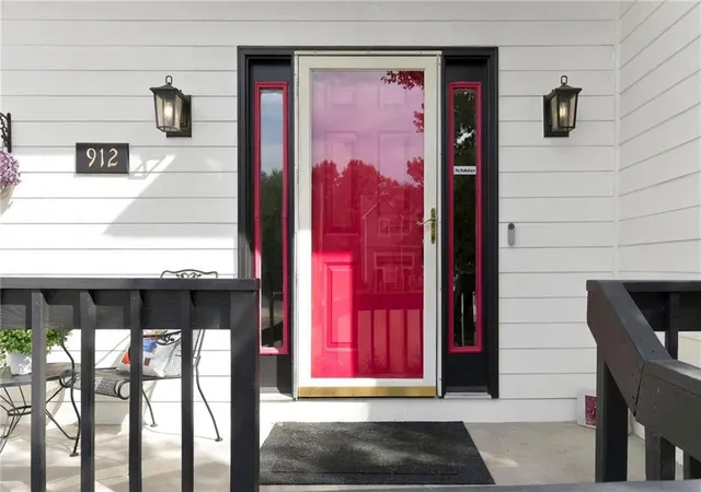 Photo 2 of Sale Pending at 912 Village St, Leavenworth, KS 66048 | MLS# 2640028 | Listing updated on 2026-10-07