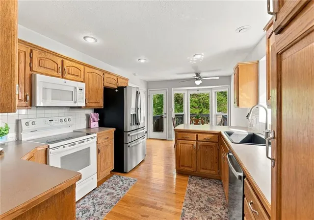Photo 4 of Sale Pending at 912 Village St, Leavenworth, KS 66048 | MLS# 2640028 | Listing updated on 2026-10-07