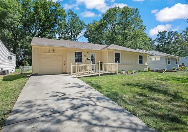 Photo 2 of Single family home for sale at 7937 Pennsylvania Ave, Kansas City, MO 64114 | MLS# 2640033 | Listing updated on 2026-09-05