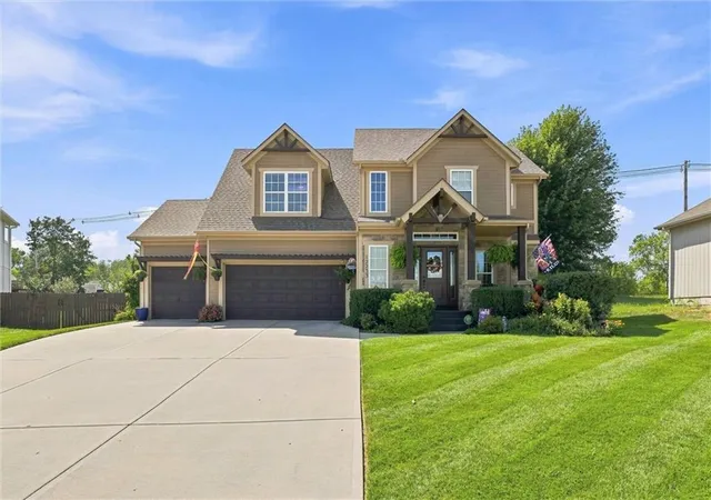 Single family home for sale at 12233 Pine Valley Dr, Kansas City, KS 66109 | MLS# 2640034